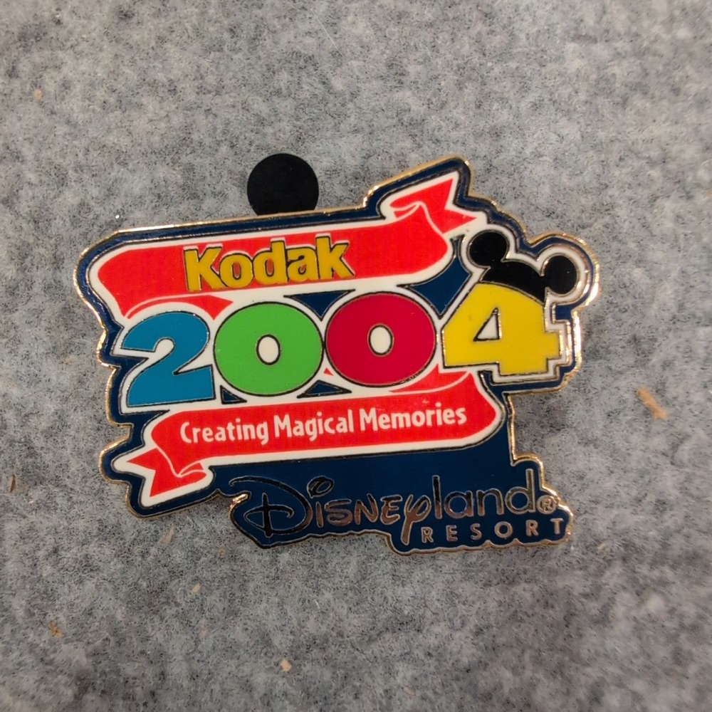 Disney Kodak 2004 Creating Magical Memories Disneyland Resort Pin Trading